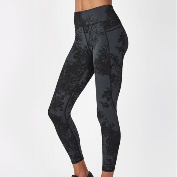 SWEATY BETTYThe Zero Gravity Activewear Leggings Gray Black TreesSize XL